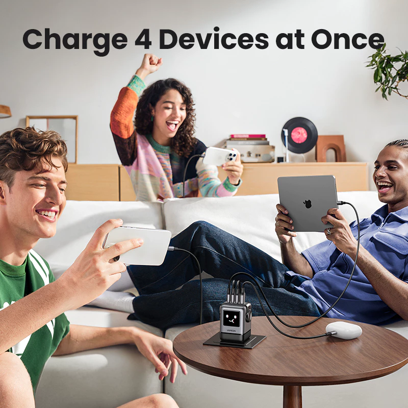 UGREEN Robot charger powering four devices
